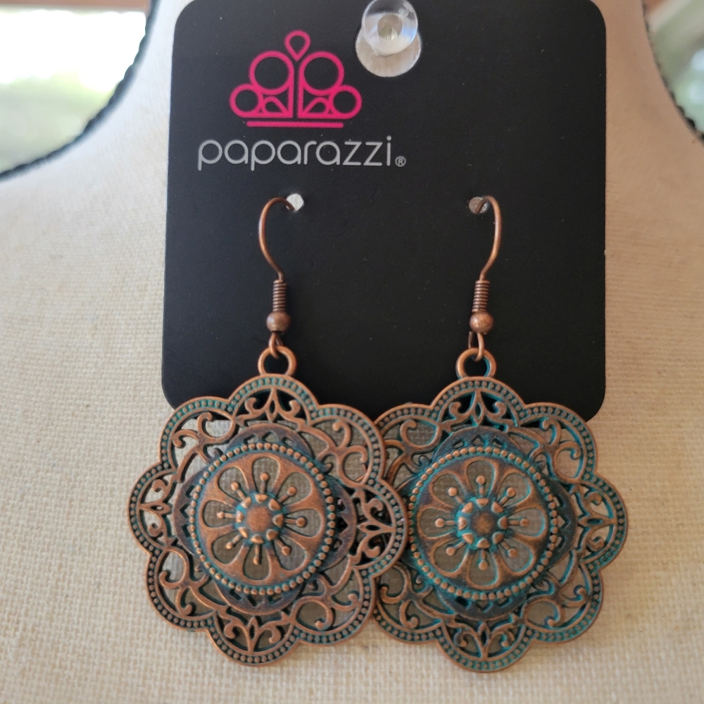Paparazzi Earrings - Picture 2 of 4